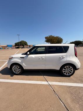 White 2018 Kia Soul +