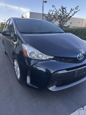 2017 Toyota Prius v Five