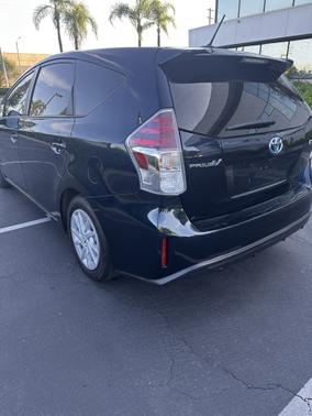 2017 Toyota Prius v Five