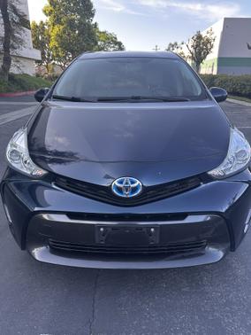 2017 Toyota Prius v Five