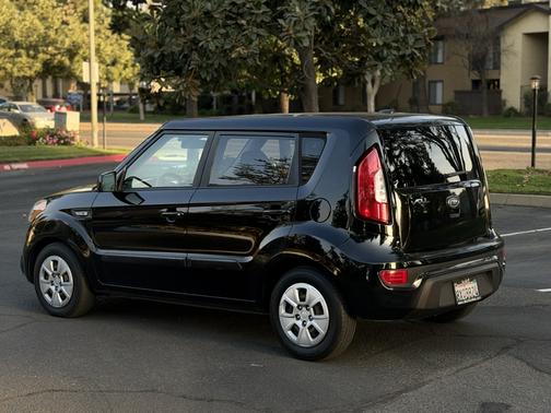 Black 2012 Kia Soul Base