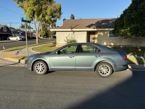 Blue 2011 Ford Fusion SEL