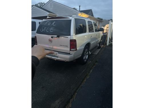 2003 Cadillac Escalade Base