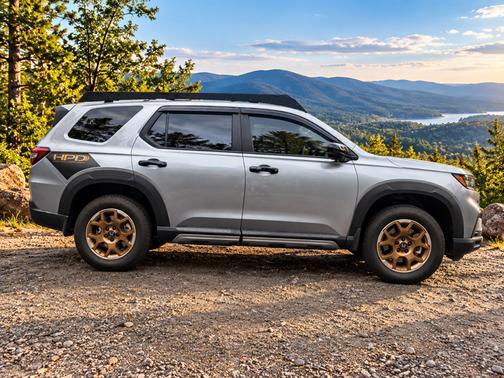 Silver 2024 Honda Pilot TrailSport