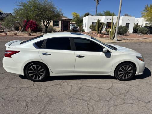 White 2016 Nissan Altima 2.5 SV