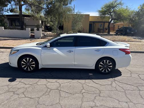 White 2016 Nissan Altima 2.5 SV