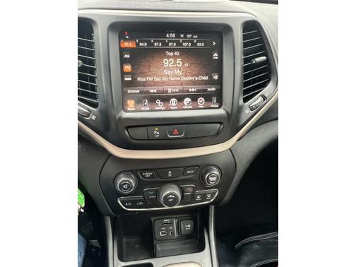 Gray 2018 Jeep Cherokee Latitude