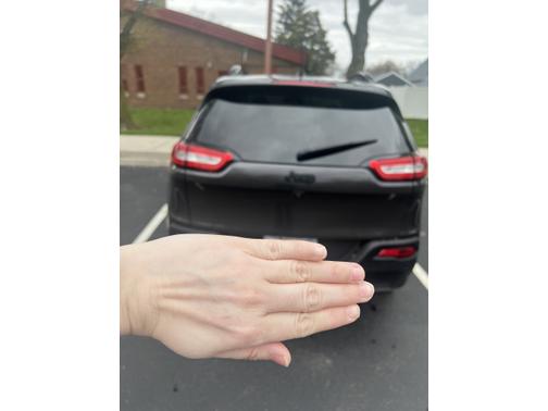 Gray 2018 Jeep Cherokee Latitude