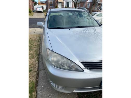 Photo 1 of 3 of 2005 Toyota Camry LE
