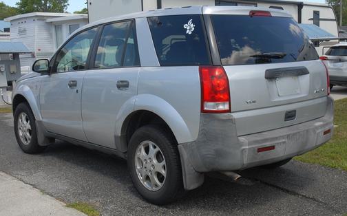 Silver 2003 Saturn Vue Base