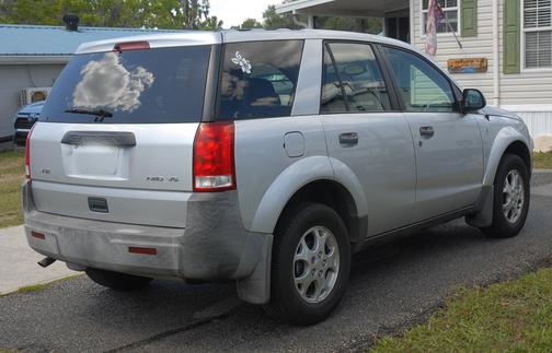 Silver 2003 Saturn Vue Base