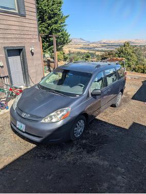 Blue 2007 Toyota Sienna CE