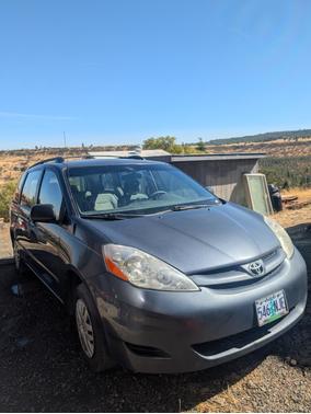 Blue 2007 Toyota Sienna CE