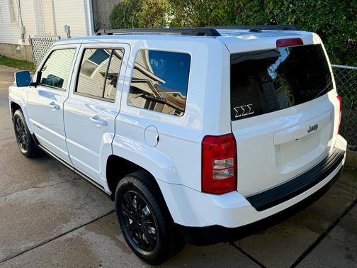 White 2017 Jeep Patriot Sport