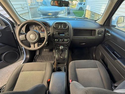 White 2017 Jeep Patriot Sport