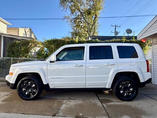 White 2017 Jeep Patriot Sport