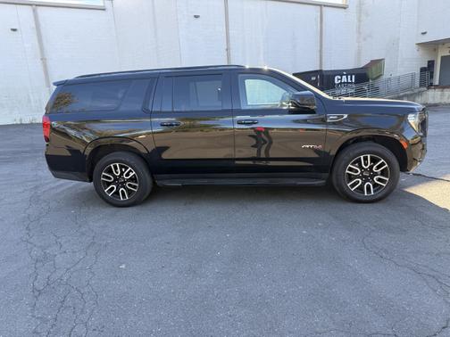 2021 GMC Yukon XL AT4