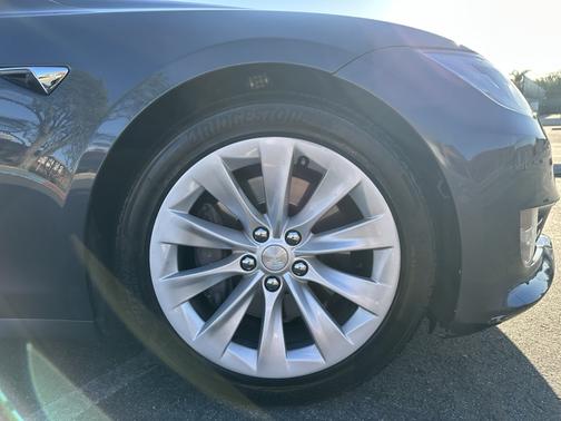 Gray 2017 Tesla Model S 75D