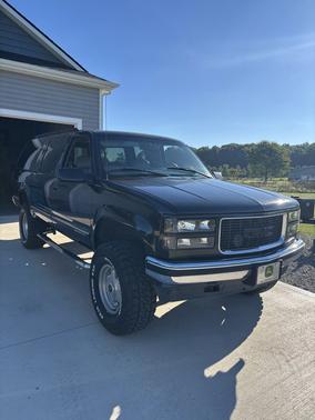 Black 1998 GMC Suburban 2500
