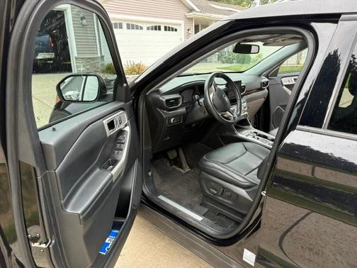 Black 2021 Ford Explorer Limited