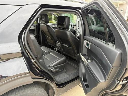 Black 2021 Ford Explorer Limited