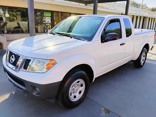 White 2014 Nissan Frontier S