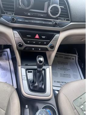 Beige 2017 Hyundai ELANTRA SE
