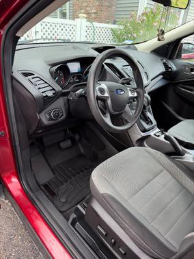 Red 2016 Ford Escape SE