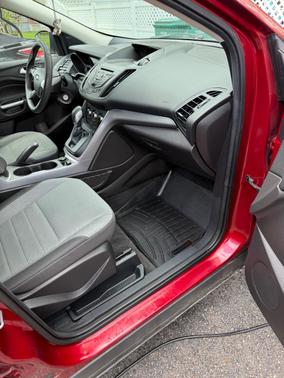 Red 2016 Ford Escape SE