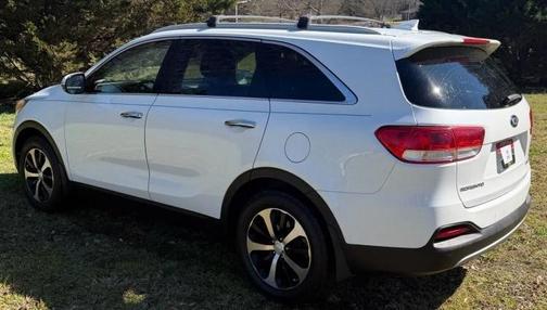 White 2016 Kia Sorento EX