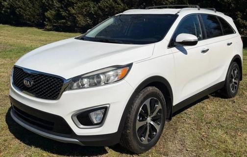 White 2016 Kia Sorento EX