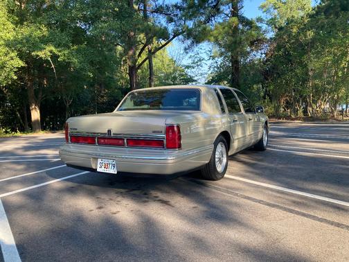 1996 Lincoln Town Car Signature