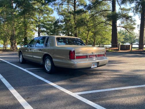 1996 Lincoln Town Car Signature
