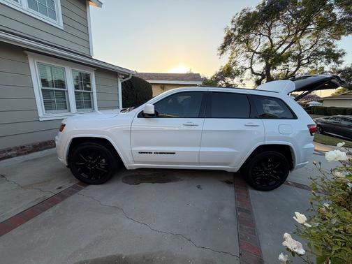 White 2020 Jeep Grand Cherokee Altitude
