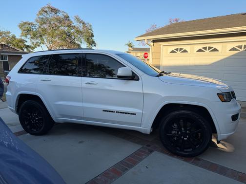 White 2020 Jeep Grand Cherokee Altitude
