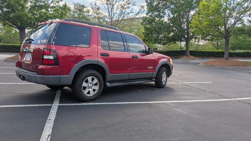 Red 2006 Ford Explorer XLT
