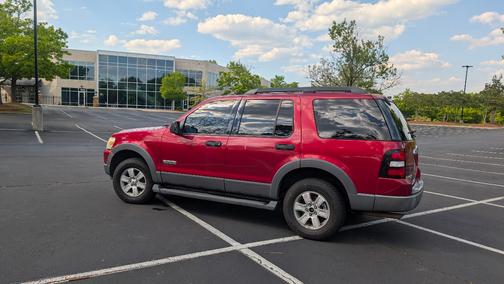 Red 2006 Ford Explorer XLT