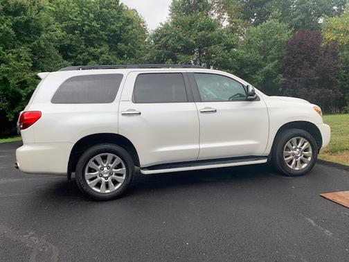Photo 1 of 8 of 2015 Toyota Sequoia Platinum