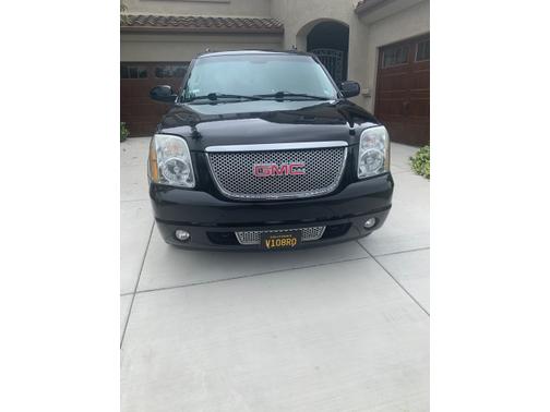 Photo 1 of 10 of 2010 GMC Yukon XL Denali