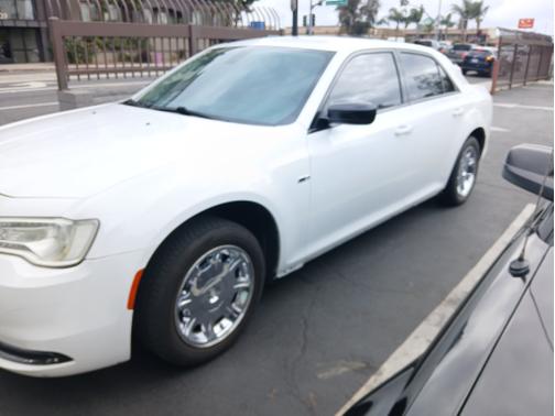 White 2015 Chrysler 300 Limited