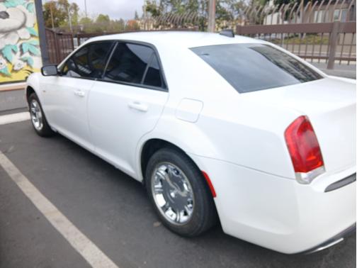 White 2015 Chrysler 300 Limited