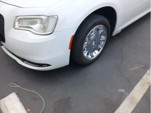 White 2015 Chrysler 300 Limited