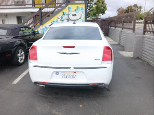 White 2015 Chrysler 300 Limited