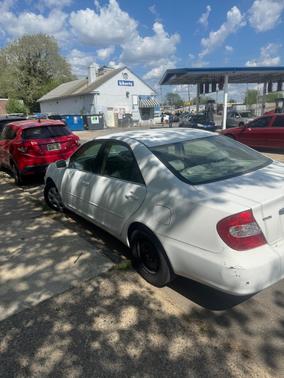 White 2004 Toyota Camry LE