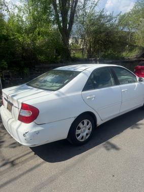 White 2004 Toyota Camry LE