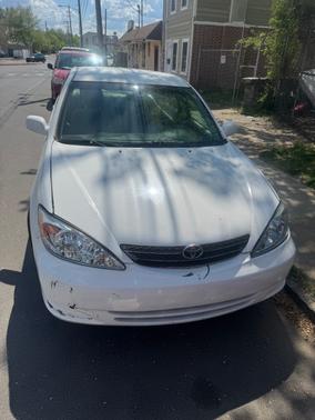 White 2004 Toyota Camry LE