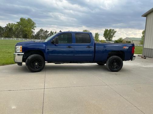 Blue 2014 Chevrolet Silverado 2500 LT