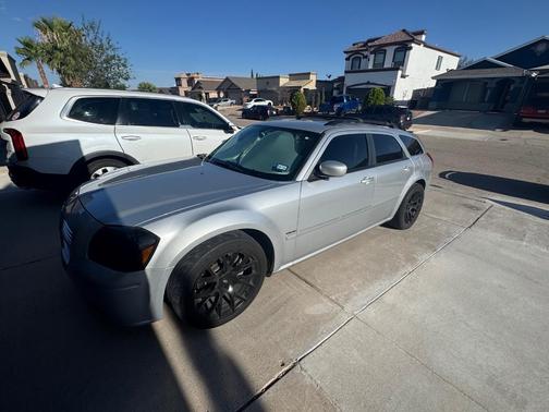Silver 2005 Dodge Magnum R/T