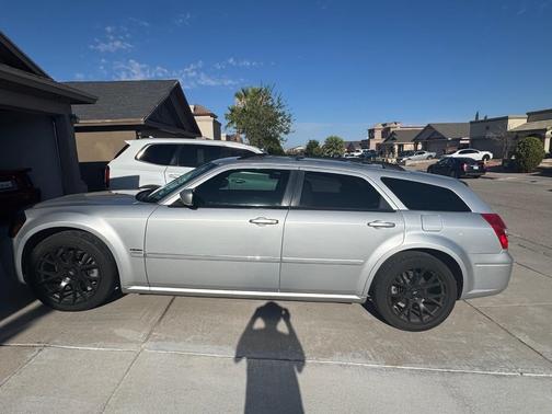 Silver 2005 Dodge Magnum R/T