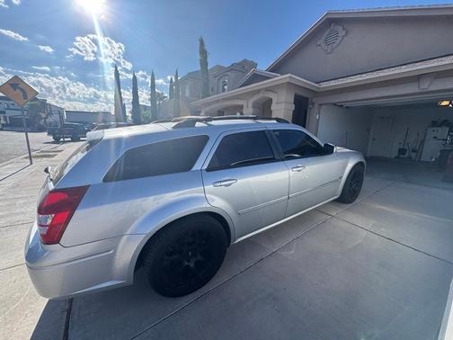 Silver 2005 Dodge Magnum R/T